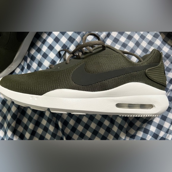 Nike Air Max Oketo running shoe - Picture 2 of 4